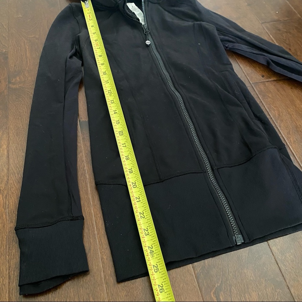 Lululemon jacket - Picture 4 of 6